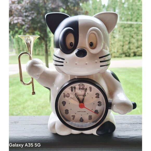 Rhythm Japan Cat Alarm Clock With Trumpet DesignVintage Quartz Functionality